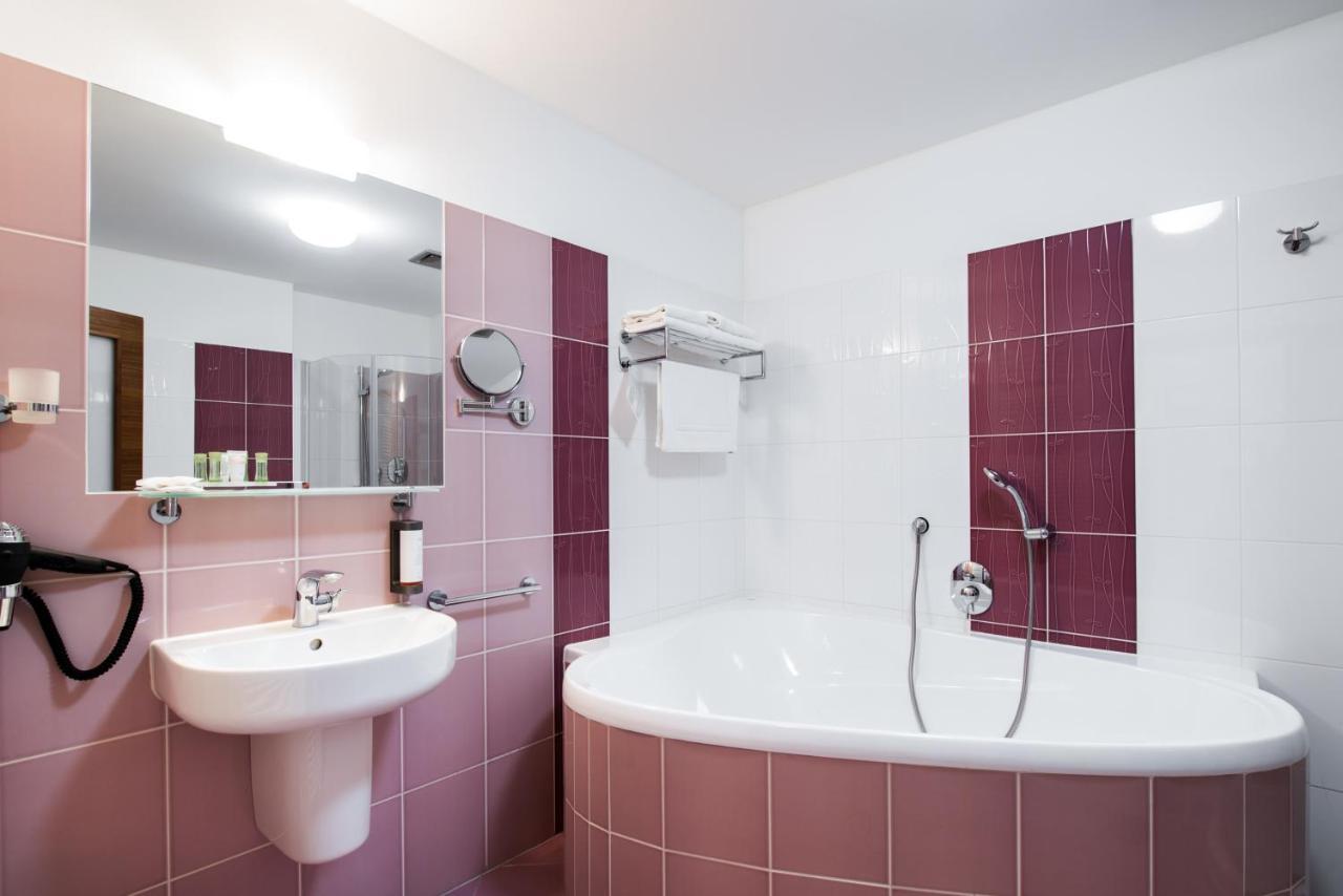 אוהרסקה הראדיסטה Hotel Mlynska מראה חיצוני תמונה